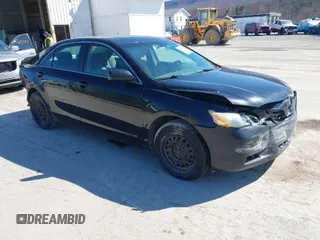 2008 Toyota Camry LE z VIN 4T1BE46K18U767527, wystawiony jako IAAI lot #41880740 z przebiegiem 174 305 mil mil oraz . Historia ofert i sprzedaży dostępna na DreamBid. Obrazek 1.