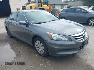 2011 Honda Accord LX z VIN 1HGCP2F35BA043818, wystawiony jako IAAI lot #42507198 z przebiegiem 220 185 mil mil oraz . Historia ofert i sprzedaży dostępna na DreamBid. Obrazek 1.