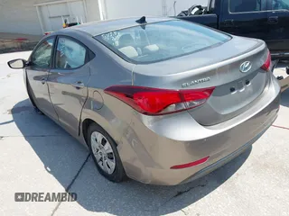 2016 Hyundai Elantra SE z VIN 5NPDH4AE9GH793064, wystawiony jako IAAI lot #42506773 z przebiegiem 112 082 mil mil oraz . Historia ofert i sprzedaży dostępna na DreamBid. Obrazek 3.