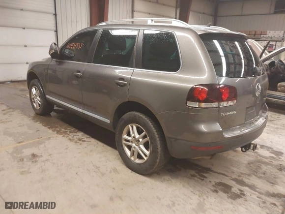 2009 Volkswagen Touareg 2 VR6 with VIN WVGBE77L69D002162, listed as a IAAI auction lot 41971335 with 188,562 mi miles. Bid and sale history available at carsss.com. Image 3.