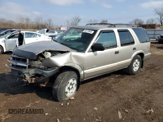 2003 Chevrolet Blazer LS z VIN 1GNDT13X23K182193, wystawiony jako Copart lot #52375945 z przebiegiem 62 008 mil mil oraz Szkoda całkowita • Salvage title. Historia ofert i sprzedaży dostępna na DreamBid. Obrazek 1.