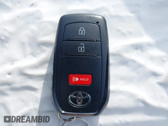 2024 Toyota Corolla Cross LE z VIN 7MUBAABG1RV100050, wystawiony jako IAAI lot #41826083 z przebiegiem 1 206 mil mil oraz . Historia ofert i sprzedaży dostępna na DreamBid. Obrazek 11.