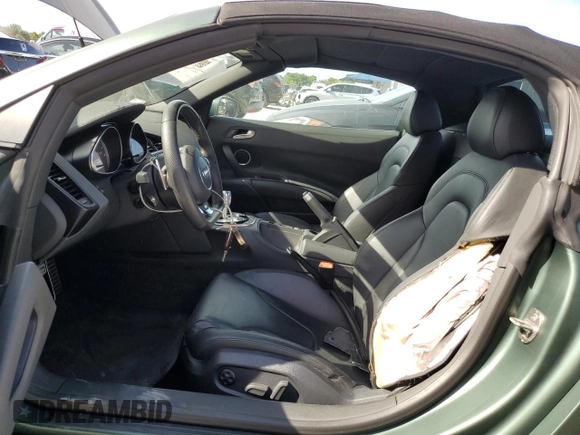 2015 Audi R8 z VIN WUASUAFG1F7001863, wystawiony jako Copart lot #68133794 z przebiegiem 10 571 mil mil oraz Szkody całkowita. Historia ofert i sprzedaży dostępna na DreamBid. Obrazek 7.