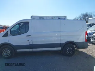 2017 Ford Transit z VIN 1FTYE1YMXHKA45223, wystawiony jako IAAI lot #41790539 z przebiegiem 212 954 mil mil oraz . Historia ofert i sprzedaży dostępna na DreamBid. Obrazek 14.