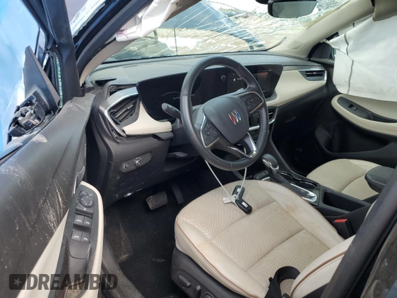 2024 Buick Encore GX Avenir с VIN KL4AMFSL8RB016431, выставлен на аукционе Copart как лот 57861305 с пробегом 11 167 миль миль и Списание • Salvage title. История ставок и продаж доступна на DreamBid. Изображение 8.