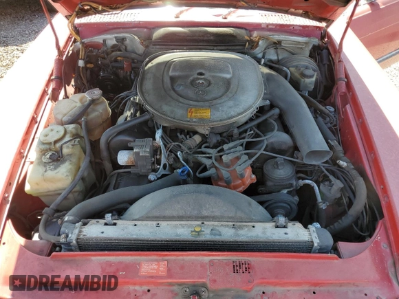 1986 Mercedes-Benz 560 SL z VIN WDBBA48D3GA038202, wystawiony jako Copart lot #60146945 z przebiegiem 219 226 mil mil oraz Czysty tytuł • Clean title. Historia ofert i sprzedaży dostępna na DreamBid. Obrazek 11.
