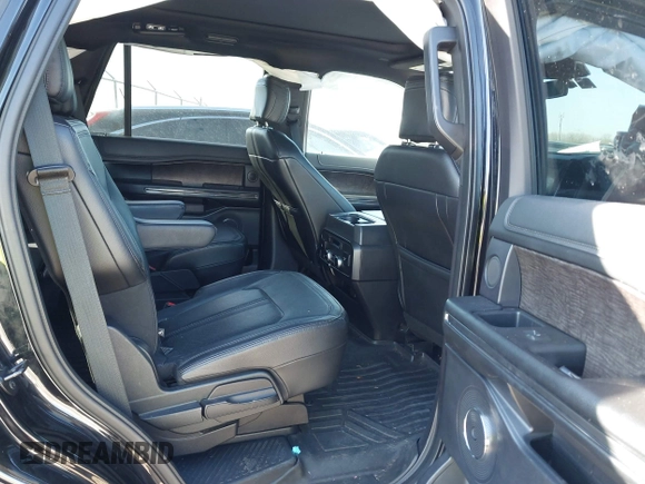 2019 Ford Expedition Limited with VIN 1FMJU1KT3KEA13543, listed as a IAAI auction lot 41130655 with 90,340 mi miles. Bid and sale history available at carsss.com. Image 8.