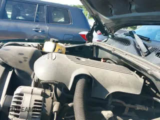 2004 GMC Sierra 1500 SLE z VIN 2GTEK13T741410607, wystawiony jako IAAI lot #42641309 z przebiegiem 245 420 mil mil oraz . Historia ofert i sprzedaży dostępna na DreamBid. Obrazek 19.