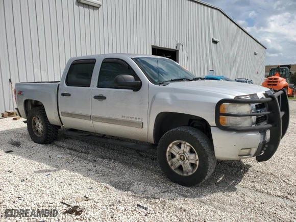 2010 Chevrolet Silverado 1500 LT with VIN 3GCRKSE31AG258718, listed as a Copart auction lot 71970444 with 220,374 mi miles and Clean Title. Bid and sale history available at carsss.com. Image 4.