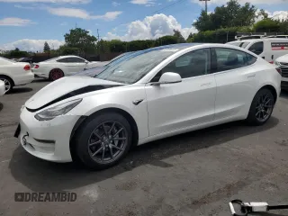 2020 Tesla Model 3 Long Range z VIN 5YJ3E1EB7LF619411, wystawiony jako Copart lot #56769695 z przebiegiem 45 749 mil mil oraz Szkoda całkowita • Salvage title. Historia ofert i sprzedaży dostępna na DreamBid. Obrazek 1.