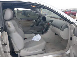 2001 Mercedes-Benz CLK 320/430 z VIN WDBLJ65G31F190943, wystawiony jako IAAI lot #42182943 z przebiegiem 127 102 mil mil oraz . Historia ofert i sprzedaży dostępna na DreamBid. Obrazek 5.