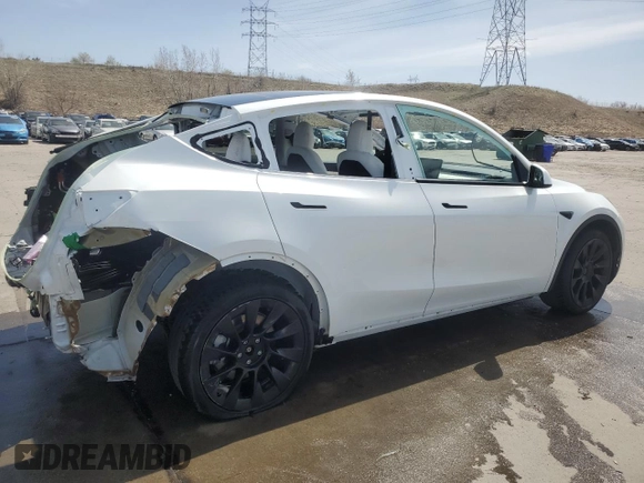 2022 Tesla Model Y Long Range with VIN 7SAYGDEE0NF436885, listed as a Copart auction lot 52101735 with 35,799 mi miles and Salvage Title. Bid and sale history available at carsss.com. Image 3.