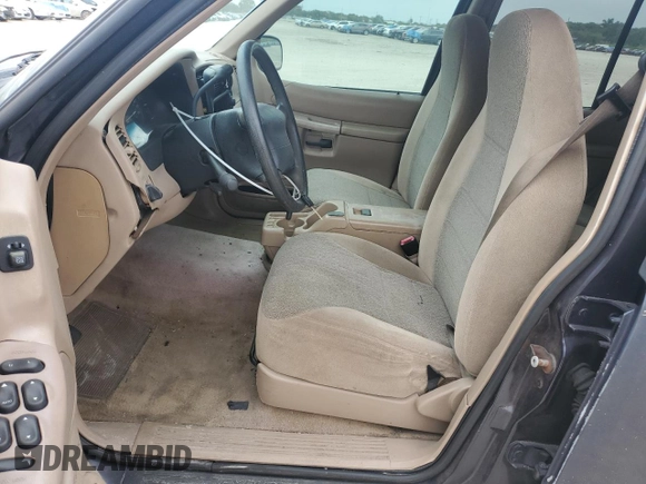 2000 Ford Explorer XLS z VIN 1FMZU62X4YZB47949, wystawiony jako Copart lot #82259804 z przebiegiem 127 673 mil mil oraz Nie do naprawy • Non repairable. Historia ofert i sprzedaży dostępna na DreamBid. Obrazek 7.
