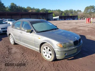2004 BMW 3 Series 325i with VIN WBAEV33434KR33499, listed as a IAAI auction lot 41874981 with 216,828 mi miles. Bid and sale history available at carsss.com. Image 1.