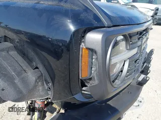 2023 Ford Bronco Raptor z VIN 1FMEE5JR4PLB08305, wystawiony jako IAAI lot #42114663 z przebiegiem 30 505 mil mil oraz . Historia ofert i sprzedaży dostępna na DreamBid. Obrazek 19.