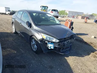 2016 Ford Focus SE z VIN 1FADP3F23GL252346, wystawiony jako IAAI lot #42247184 z przebiegiem 99 025 mil mil oraz . Historia ofert i sprzedaży dostępna na DreamBid. Obrazek 1.