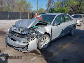 2009 Lincoln MKZ z VIN 3LNHM26TX9R617077, wystawiony jako IAAI lot #41983859 z przebiegiem 104 680 mil mil oraz . Historia ofert i sprzedaży dostępna na DreamBid. Obrazek 2.