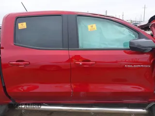 2023 Chevrolet Colorado 2WD LT z VIN 1GCPSCEK7P1269024, wystawiony jako IAAI lot #41788940 z przebiegiem Nie podano mil oraz . Historia ofert i sprzedaży dostępna na DreamBid. Obrazek 14.