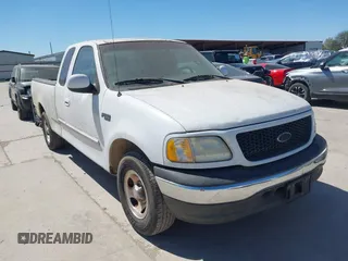 2002 Ford F-150 XL with VIN 1FTRX17232NA78925, listed as a IAAI auction lot 41851582 with 43 mi miles. Bid and sale history available at carsss.com. Image 1.
