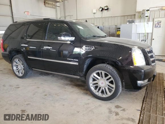 2011 Cadillac Escalade Platinum Edition z VIN 1GYS4DEF6BR193040, wystawiony jako Copart lot #56910155 z przebiegiem 132 754 mil mil oraz Szkoda całkowita • Salvage title. Historia ofert i sprzedaży dostępna na DreamBid. Obrazek 4.