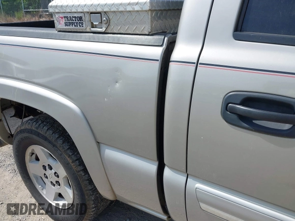 2007 Chevrolet Silverado 1500 LT3 with VIN 2GCEK13ZX71173913, listed as a IAAI auction lot 42145415 with 296,079 mi miles and . Bid and sale history available at DreamBid. Image 17.