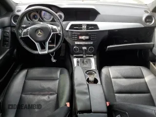 2013 Mercedes-Benz C 250 Sport z VIN WDDGF4HB2DA778901, wystawiony jako Copart lot #53280705 z przebiegiem 165 118 mil mil oraz Szkoda całkowita • Salvage title. Historia ofert i sprzedaży dostępna na DreamBid. Obrazek 8.