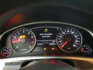 2012 Volkswagen Touareg Lux z VIN WVGEF9BP2CD010105, wystawiony jako Copart lot #52517015 z przebiegiem 74 279 mil mil oraz Szkoda całkowita • Salvage title. Historia ofert i sprzedaży dostępna na DreamBid. Obrazek 9.