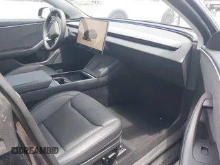 2024 Tesla Model 3 z VIN 5YJ3E1EAXRF754866, wystawiony jako IAAI lot #42082242 z przebiegiem 7 754 mil mil oraz . Historia ofert i sprzedaży dostępna na DreamBid. Obrazek 5.