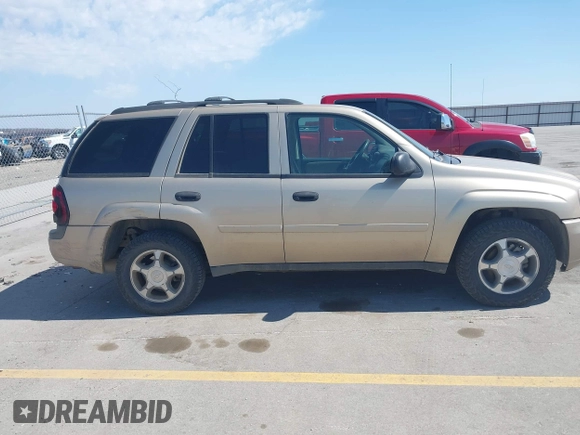 2006 Chevrolet TrailBlazer LS with VIN 1GNDT13S562346030, listed as a IAAI auction lot 41915887 with 228,486 mi miles and . Bid and sale history available at DreamBid. Image 13.