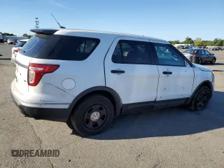 2015 Ford Utility Police Interceptor with VIN 1FM5K8AR9FGB32410, listed as a Copart auction lot 70232994 with 121,748 mi miles and Clean Title. Bid and sale history available at carsss.com. Image 3.