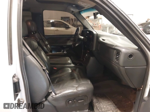 2002 Chevrolet Silverado 1500 LT with VIN 2GCEK19T421207016, listed as a IAAI auction lot 41182476 with 147,870 mi miles. Bid and sale history available at carsss.com. Image 5.