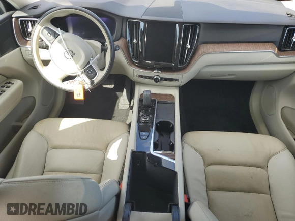 2022 Volvo XC60 Momentum z VIN YV4L12DK8N1909801, wystawiony jako Copart lot #77384044 z przebiegiem Nie podano mil oraz Nie do naprawy • Non repairable. Historia ofert i sprzedaży dostępna na DreamBid. Obrazek 8.