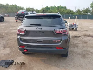 2019 Jeep Compass Trailhawk z VIN 3C4NJDDB9KT686048, wystawiony jako IAAI lot #42414161 z przebiegiem 92 683 mil mil oraz . Historia ofert i sprzedaży dostępna na DreamBid. Obrazek 15.