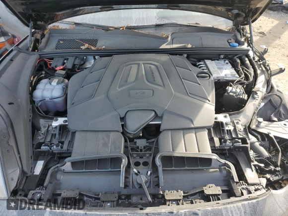 2024 Porsche Cayenne with VIN WP1AA2AY9RDA07583, listed as a Copart auction lot 84632814 with 5,260 mi miles and Salvage title. Bid and sale history available at DreamBid. Image 12.