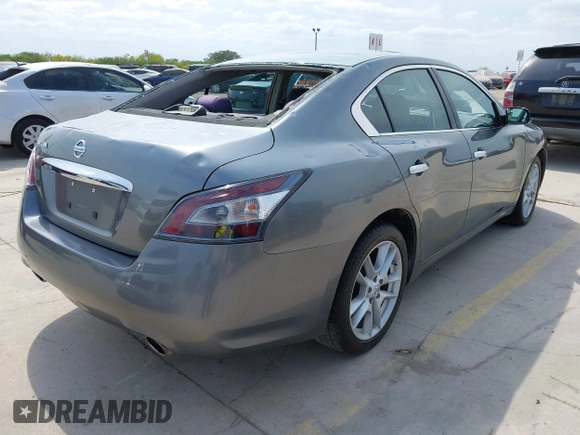 2014 Nissan Maxima S z VIN 1N4AA5AP5EC484642, wystawiony jako IAAI lot #42012492 z przebiegiem 109 413 mil mil oraz . Historia ofert i sprzedaży dostępna na DreamBid. Obrazek 4.