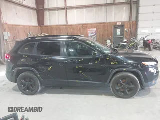 2018 Jeep Cherokee Limited z VIN 1C4PJMDX8JD554326, wystawiony jako IAAI lot #41843179 z przebiegiem 144 104 mil mil oraz . Historia ofert i sprzedaży dostępna na DreamBid. Obrazek 13.