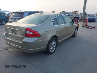 2007 Volvo S80 I6 with VIN YV1AS982471016600, listed as a IAAI auction lot 42068122 with 100,083 mi miles. Bid and sale history available at carsss.com. Image 4.