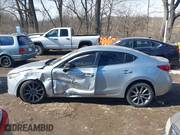 2018 Mazda 3 Touring z VIN 3MZBN1V36JM205904, wystawiony jako IAAI lot #41586707 z przebiegiem 145 401 mil mil oraz . Historia ofert i sprzedaży dostępna na DreamBid. Obrazek 13.