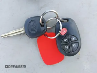 2020 Toyota Sienna LE Auto Access Seat с VIN 5TDKZ3DC0LS052900, выставлен на аукционе IAAI как лот 41940962 с пробегом 70 095 миль миль и . История ставок и продаж доступна на DreamBid. Изображение 11.