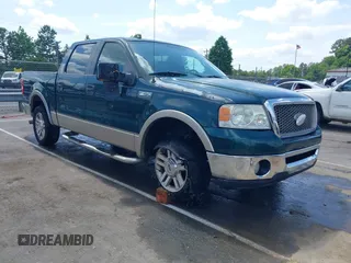 2007 Ford F-150 XLT z VIN 1FTPW12577KC52760, wystawiony jako IAAI lot #42096102 z przebiegiem 211 173 mil mil oraz . Historia ofert i sprzedaży dostępna na DreamBid. Obrazek 1.