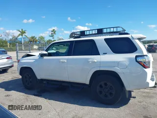 2021 Toyota 4Runner SR5 с VIN JTEEU5JR7M5249971, выставлен на аукционе IAAI как лот 40915613 с пробегом 41 547 миль миль и . История ставок и продаж доступна на DreamBid. Изображение 14.