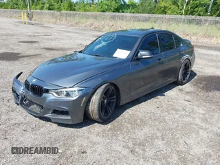 2018 BMW 3 Series 340i z VIN WBA8B3G57JNU36801, wystawiony jako IAAI lot #42524722 z przebiegiem 63 787 mil mil oraz . Historia ofert i sprzedaży dostępna na DreamBid. Obrazek 2.