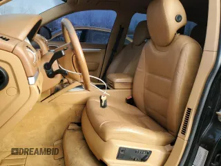 2005 Porsche Cayenne S z VIN WP1AB29P85LA63281, wystawiony jako Copart lot #89323555 z przebiegiem 92 599 mil mil oraz Czysty tytuł • Clean title. Historia ofert i sprzedaży dostępna na DreamBid. Obrazek 7.