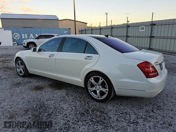 2011 Mercedes-Benz S-Class S 550 with VIN WDDNG7BB0BA401804, listed as a Copart auction lot 81558984 with 188,875 mi miles and Clean Title. Bid and sale history available at carsss.com. Image 2.