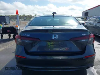 2025 Honda Civic Sport z VIN 2HGFE2F58SH556809, wystawiony jako IAAI lot #42081375 z przebiegiem 8 647 mil mil oraz . Historia ofert i sprzedaży dostępna na DreamBid. Obrazek 16.