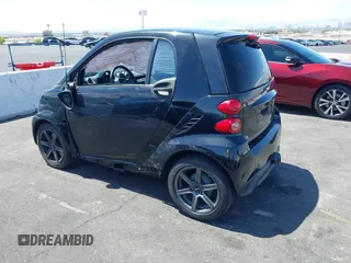 2015 Smart fortwo Passion z VIN WMEEJ3BA0FK812651, wystawiony jako IAAI lot #42063112 z przebiegiem 25 270 mil mil oraz . Historia ofert i sprzedaży dostępna na DreamBid. Obrazek 3.