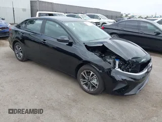 2024 Kia Forte LXS z VIN 3KPF24AD3RE817366, wystawiony jako IAAI lot #42185270 z przebiegiem 3 909 mil mil oraz . Historia ofert i sprzedaży dostępna na DreamBid. Obrazek 1.