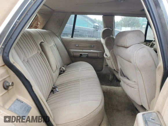 1986 Ford Crown Victoria z VIN 2FABP43F2GX172057, wystawiony jako Copart lot #71609094 z przebiegiem 63 900 mil mil oraz Tytuł czysty. Historia ofert i sprzedaży dostępna na DreamBid. Obrazek 10.