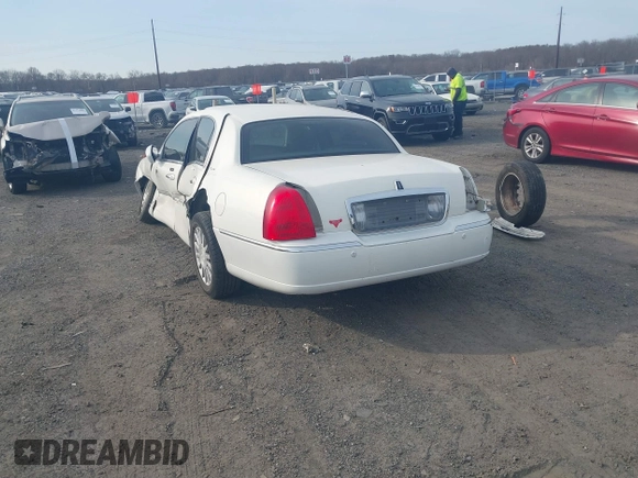 2003 Lincoln Town Car Signature z VIN 1LNHM82W33Y615344, wystawiony jako IAAI lot #41761302 z przebiegiem Nie podano mil oraz . Historia ofert i sprzedaży dostępna na DreamBid. Obrazek 3.