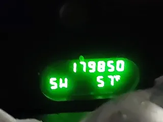 2004 Ford Explorer XLT z VIN 1FMZU73K34UA63816, wystawiony jako IAAI lot #41011396 z przebiegiem 179 850 mil mil oraz . Historia ofert i sprzedaży dostępna na DreamBid. Obrazek 7.